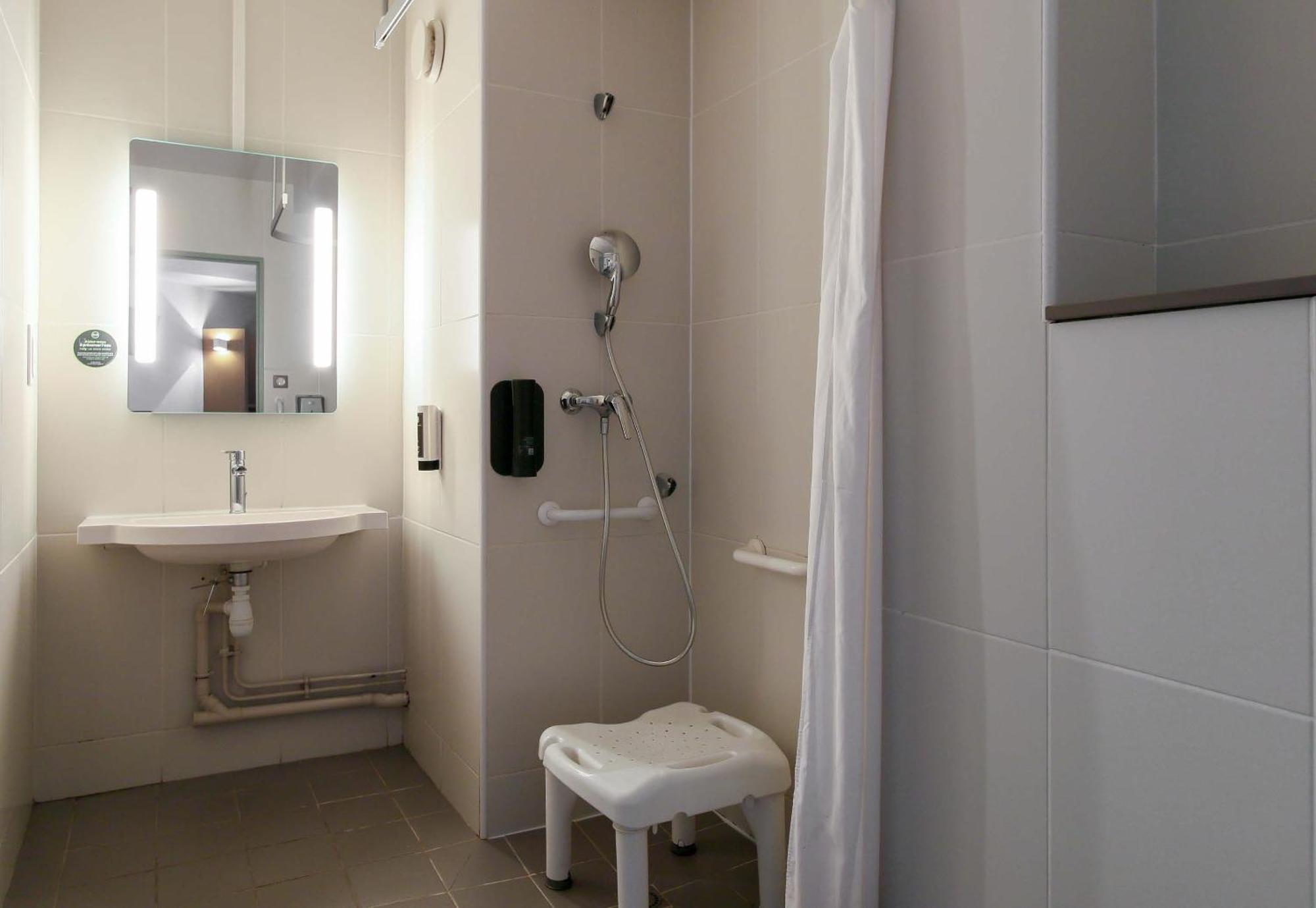B&B Hôtel Marseille Euromed Buitenkant foto